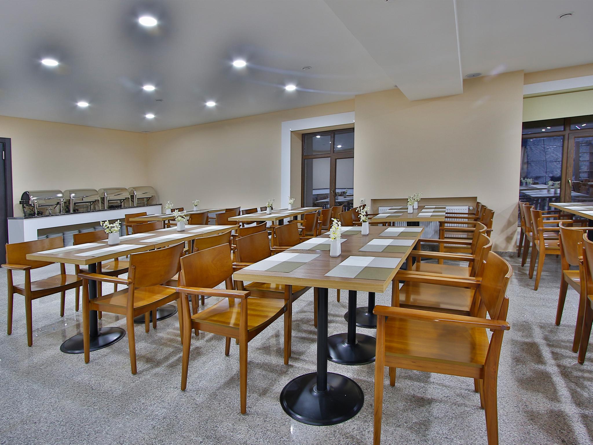 Gudauri Inn 외부 사진 The dining room