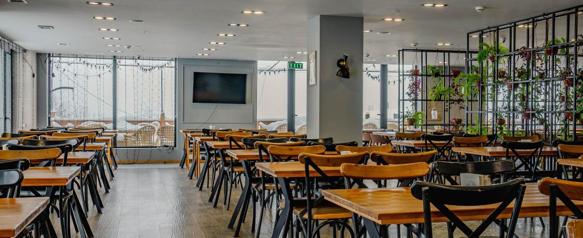 Gudauri Inn 외부 사진 The restaurant at the 10th floor