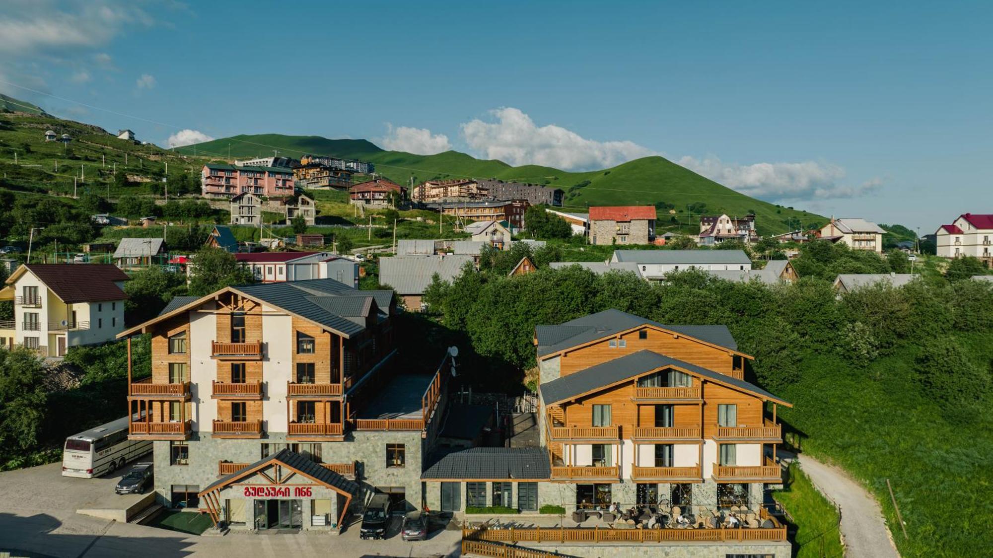 Gudauri Inn 외부 사진 A general view of Mont-Saxonnex