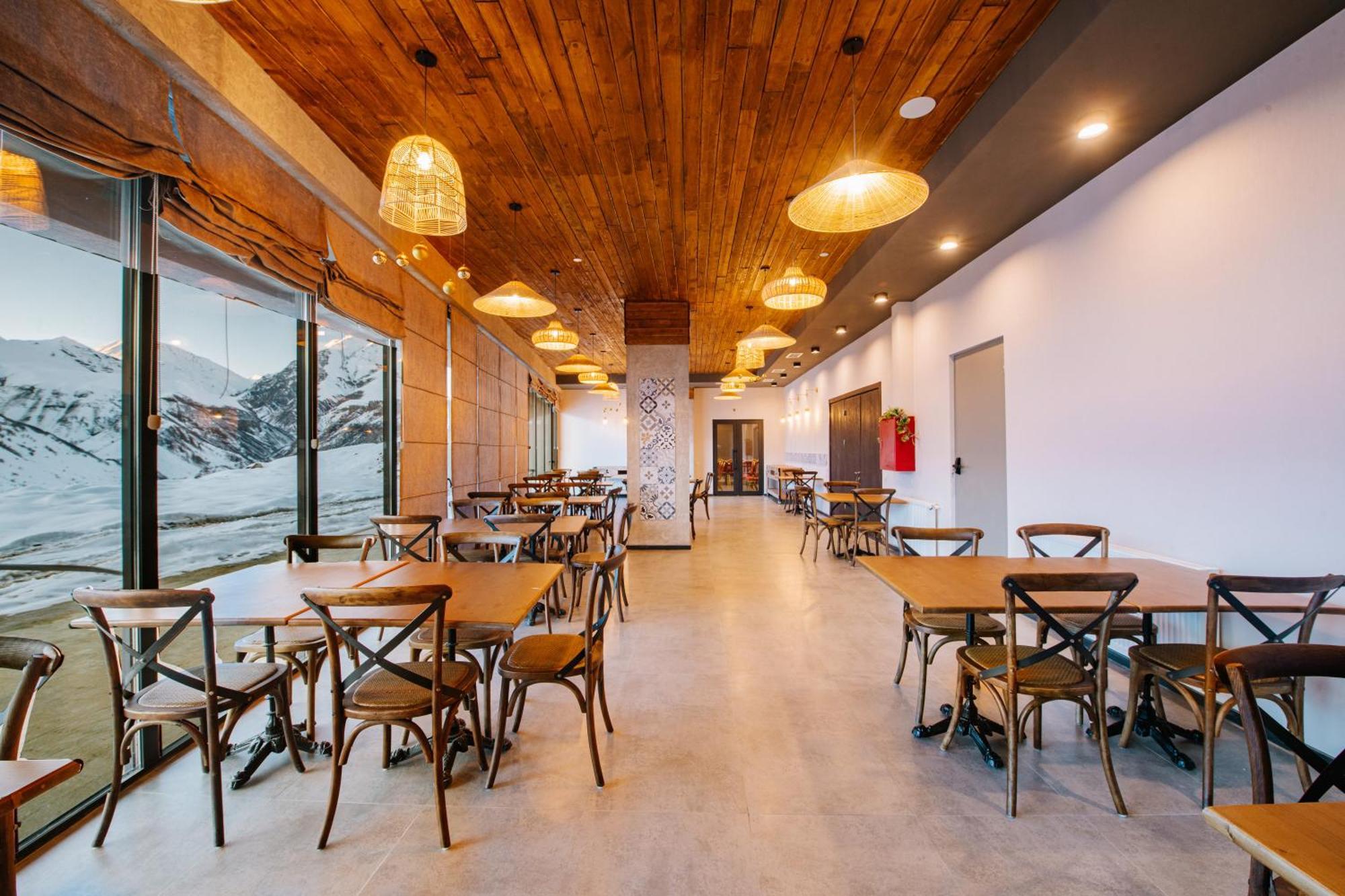 Gudauri Inn 외부 사진 The interior of the station